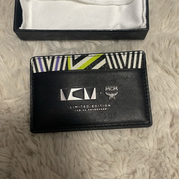 ✨ MCM Limited Edition Tobias Rehberger Cardholder✨ - Picture 4 of 11